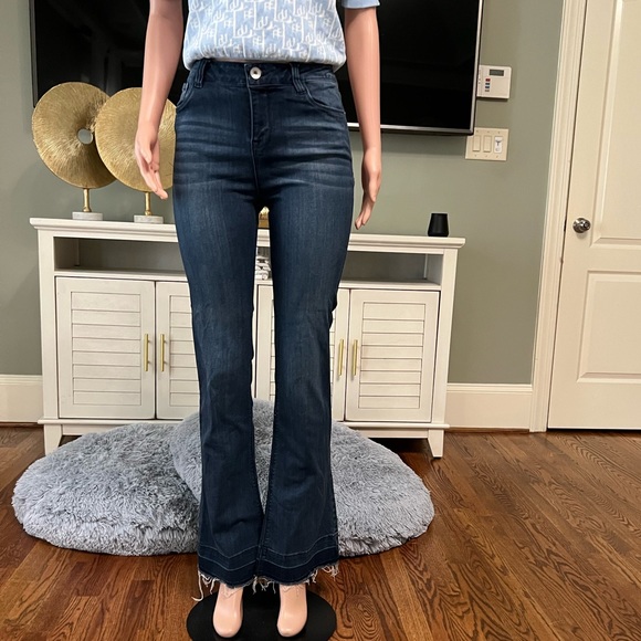 Kensie Hi Rise Long Flare Jeans. Size 29. Super Stretch! Inseam 43’ - Picture 1 of 8